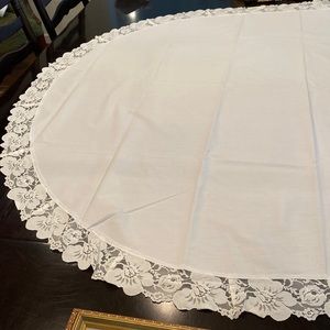 Vintage Oval table cloth with lace trim detail